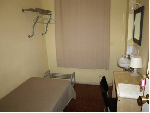 Imagen de la habitación del Hostal Bejar, Sants-Montjuic. Foto 12