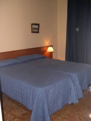 Imagen de la habitación del Hostal Bejar, Sants-Montjuic. Foto 13