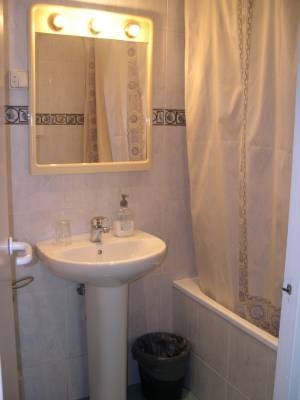 Imagen de la habitación del Hostal Bejar, Sants-Montjuic. Foto 14