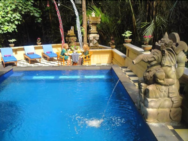Imagen de la piscina del Hostal Bembengan Ubud Cottage. Foto 11