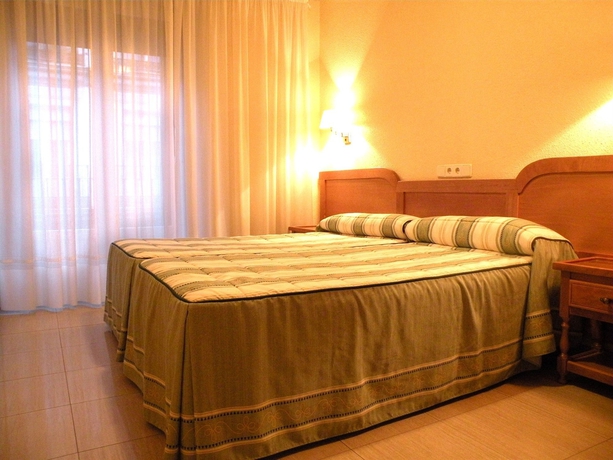 Imagen de la habitación del Hostal Benamar. Foto 6