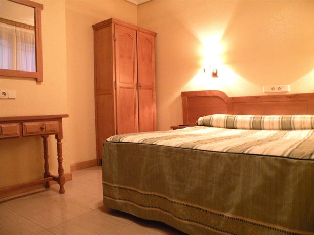 Imagen de la habitación del Hostal Benamar. Foto 10
