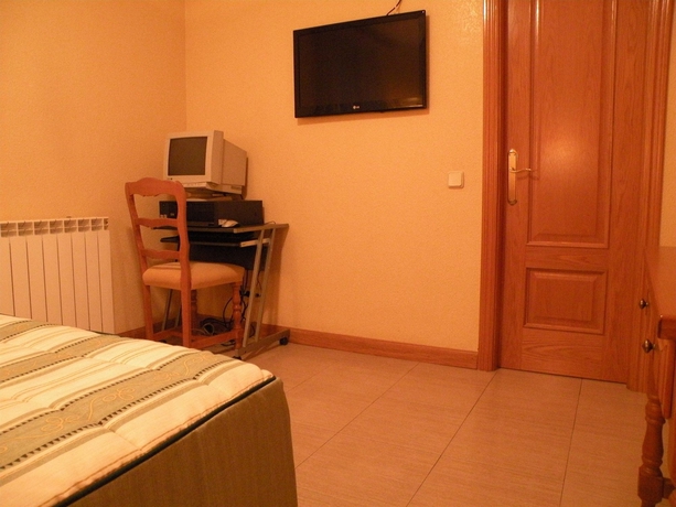 Imagen de la habitación del Hostal Benamar. Foto 11