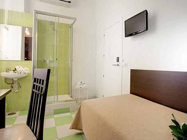 Imagen de la habitación del Hostal Besaya, Gran Vía. Foto 3