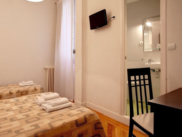Imagen de la habitación del Hostal Besaya, Gran Vía. Foto 12
