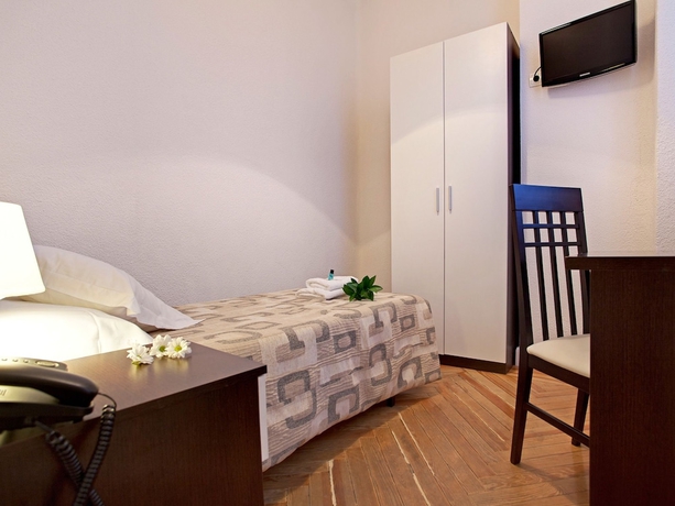 Imagen de la habitación del Hostal Besaya, Gran Vía. Foto 15