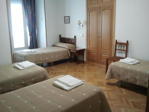 Imagen de la habitación del Hostal Biarritz, Centro de Madrid. Foto 3
