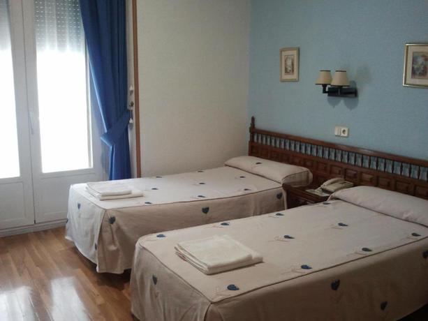 Imagen de la habitación del Hostal Biarritz, Centro de Madrid. Foto 4