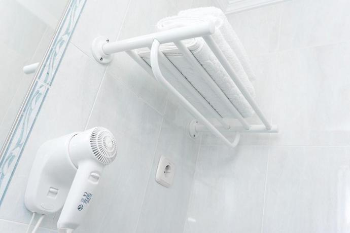 Imagen de la habitación del Hostal Biarritz, Centro de Madrid. Foto 11