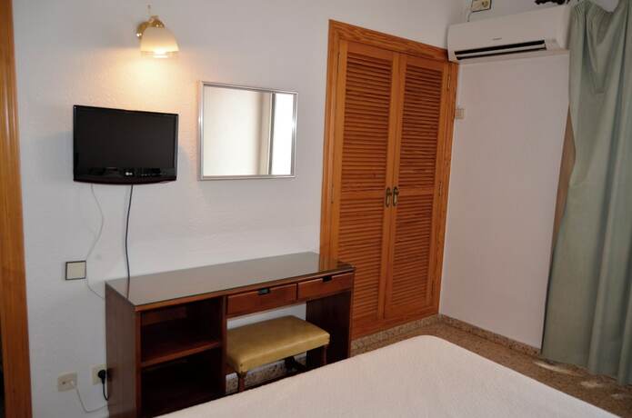 Imagen general del Hostal Blayet - AUTO CHECK-IN - ACCESO CON C&Oacute;DIGO. Foto 5