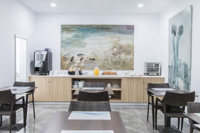 Imagen del bar/restaurante del Hostal Blu Diana. Foto 8