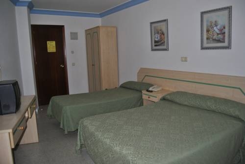 Imagen de la habitación del Hostal Blumen, Algeciras. Foto 4