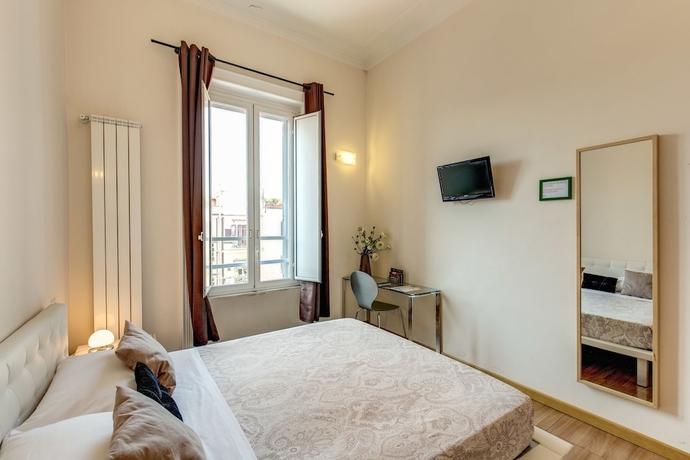 Imagen de la habitación del Hostal Bon Ton Suite. Foto 8