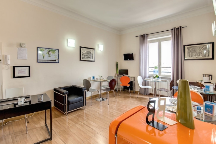 Imagen de los interiores del Hostal Bon Ton Suite. Foto 19