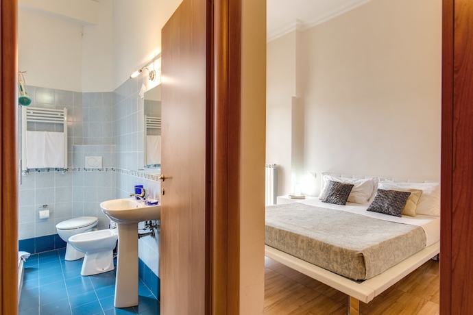 Imagen de la habitación del Hostal Bon Ton Suite. Foto 11