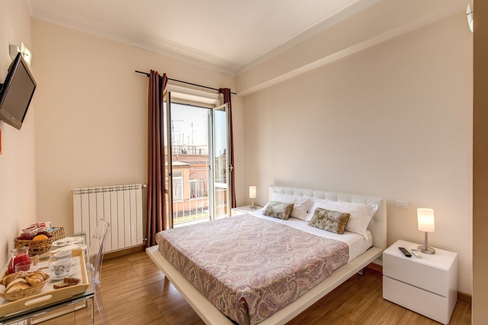 Imagen de la habitación del Hostal Bon Ton Suite. Foto 15