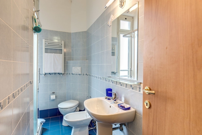 Imagen de la habitación del Hostal Bon Ton Suite. Foto 16