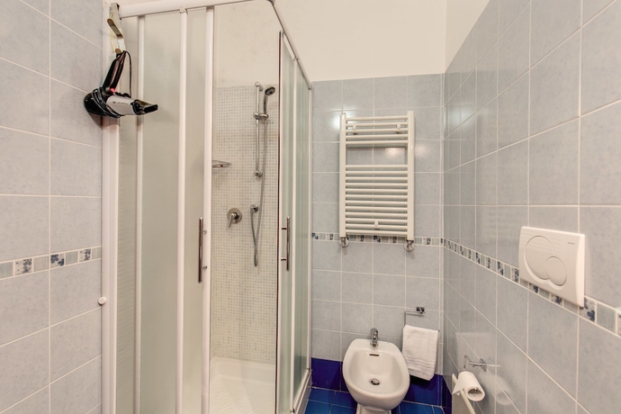 Imagen de la habitación del Hostal Bon Ton Suite. Foto 17