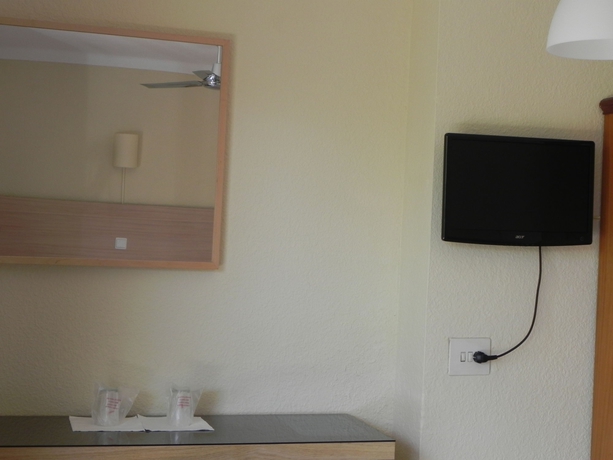 Imagen de la habitación del Hostal Bonany. Foto 9