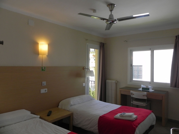 Imagen de la habitación del Hostal Bonany. Foto 11