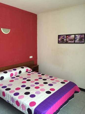 Imagen de la habitación del Hostal Bonavista, Blanes. Foto 10