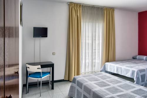 Imagen de la habitación del Hostal Bonavista, Blanes. Foto 11