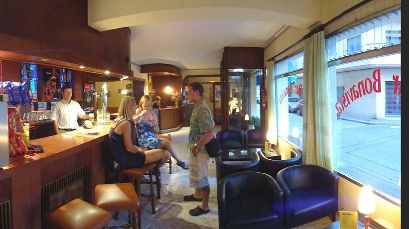 Imagen del bar/restaurante del Hostal Bonavista, Calella. Foto 4