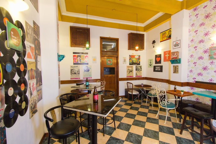 Imagen del bar/restaurante del Hostal Bonbini. Foto 6