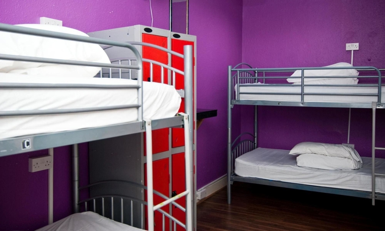 Imagen de los exteriores del Hostal Book A Bed. Foto 10