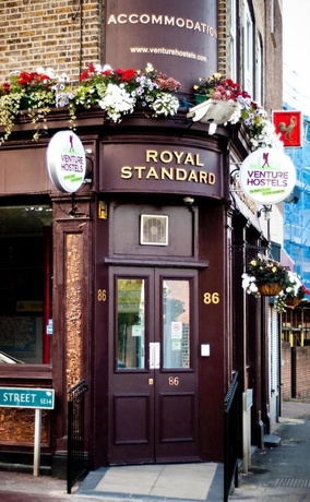 Imagen de los exteriores del Hostal Book A Bed. Foto 11