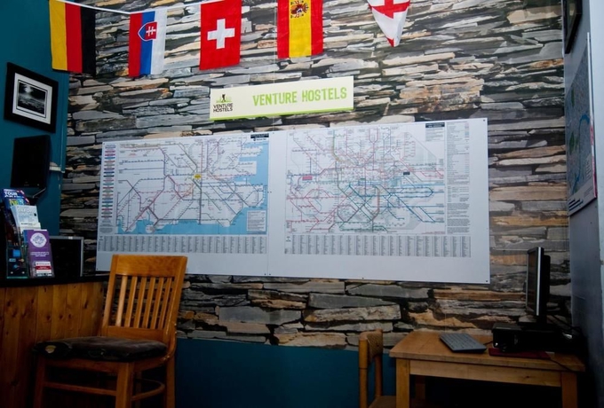 Imagen de los interiores del Hostal Book A Bed. Foto 12