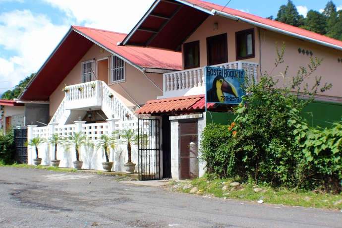 Imagen de los exteriores del Hostal Boquete. Foto 16