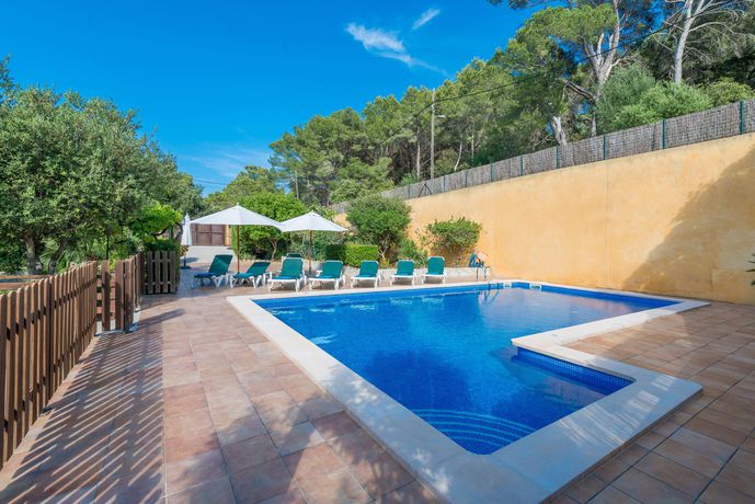 Imagen de la piscina del Hostal Boutique Hotel Oriola. Foto 20