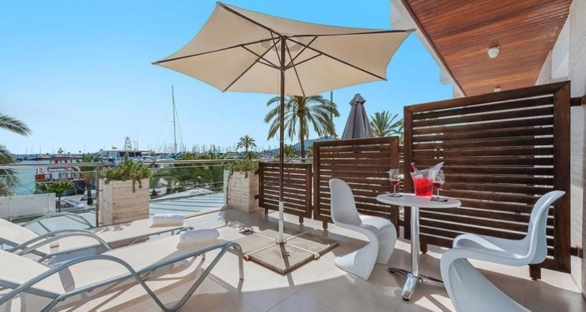 Imagen del bar/restaurante del Hostal Brisa Marina, Puerto de Alcudia. Foto 8