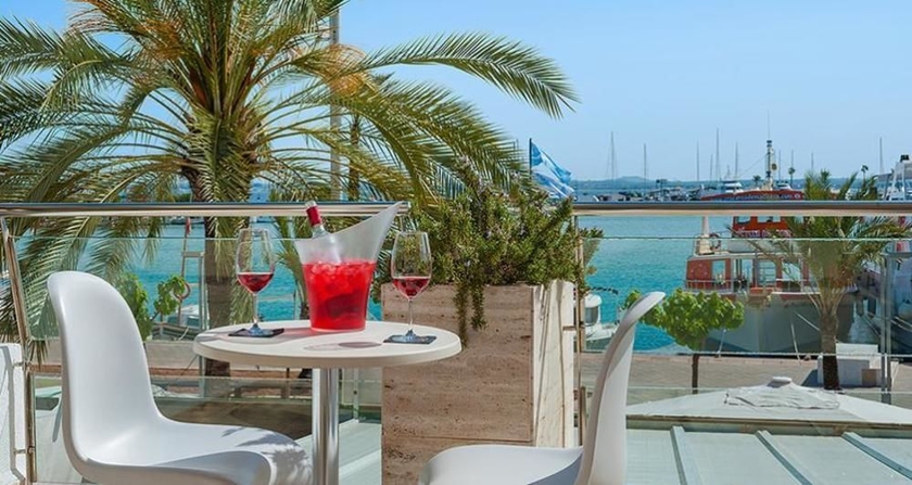 Imagen del bar/restaurante del Hostal Brisa Marina, Puerto de Alcudia. Foto 9