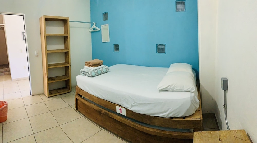 Imagen de la habitación del Hostal Bucerias. Foto 2
