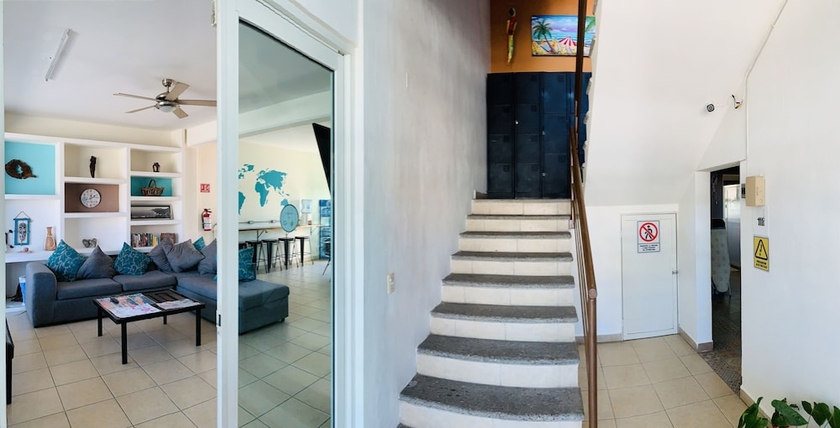 Imagen de los interiores del Hostal Bucerias. Foto 16