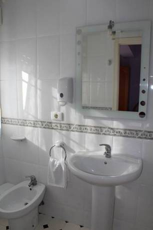 Imagen de la habitación del Hostal Buenavista, San Ciprian. Foto 2