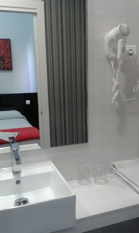 Imagen de la habitación del Hostal Buenos Aires, Gran V&iacute;a. Foto 16