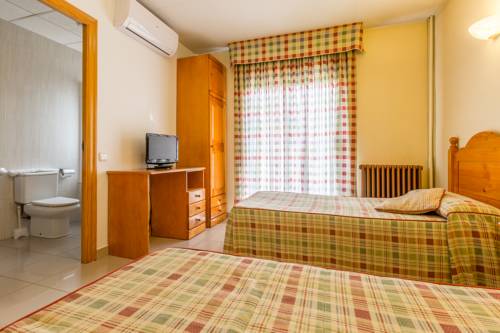 Imagen de la habitación del Hostal Buenos Aires, Tremp. Foto 7