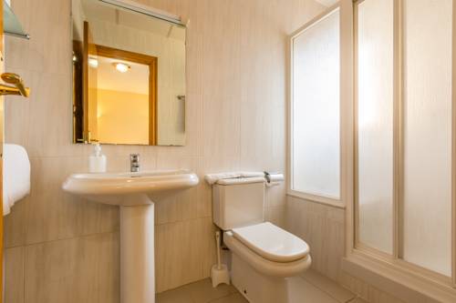 Imagen de la habitación del Hostal Buenos Aires, Tremp. Foto 8