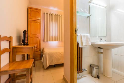 Imagen de la habitación del Hostal Buenos Aires, Tremp. Foto 10