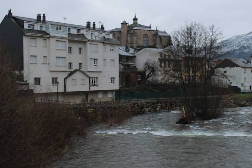 Imagen general del Hostal Burbia. Foto 9