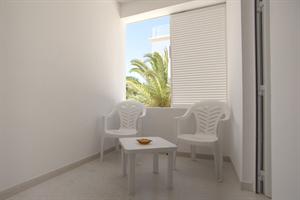 Imagen general del Hostal CAPRI, Es Pujols. Foto 13