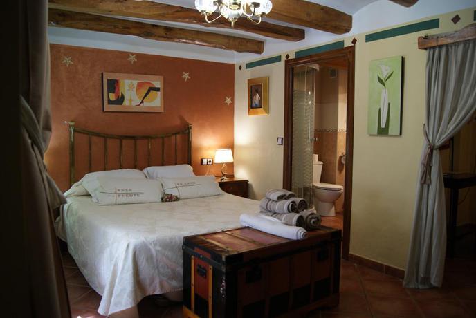 Imagen de la habitación del Hostal CASA DE LA FUENTE. Foto 6