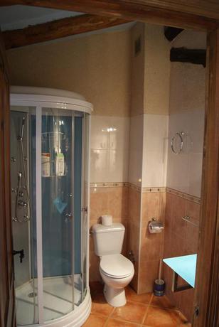 Imagen de la habitación del Hostal CASA DE LA FUENTE. Foto 9