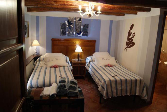 Imagen de la habitación del Hostal CASA DE LA FUENTE. Foto 10