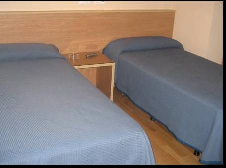 Imagen de la habitación del Hostal CC, Aranda de Duero. Foto 3