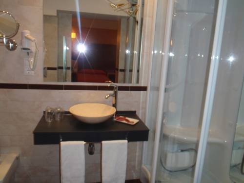 Imagen de la habitación del Hostal CC, Aranda de Duero. Foto 5