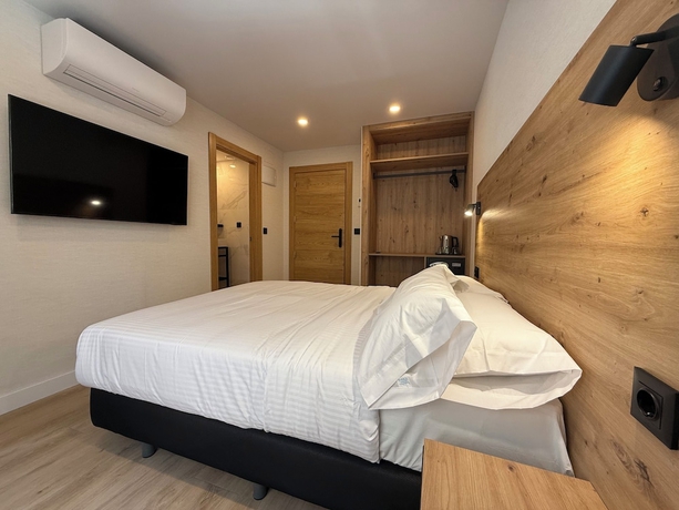 Imagen de la habitación del Hostal CC Gijon. Foto 7